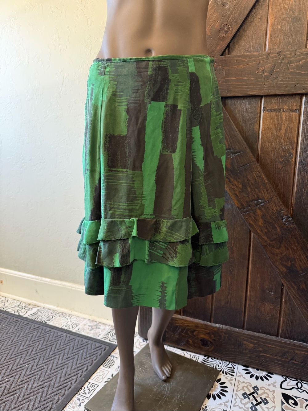 Vera Wang Lavender Label 100% Silk Abstract Green Tiered Ruffle Mini Skirt Size